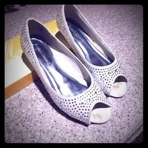 Wedding shoes with rhinestones